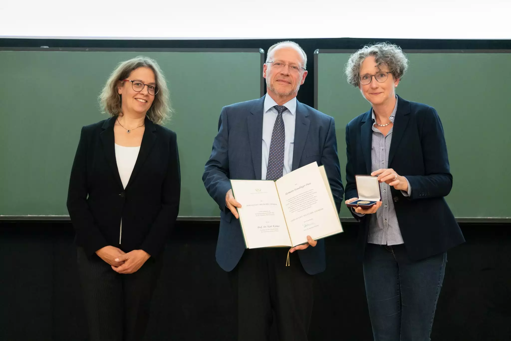 Kurt Kremer awarded the Hermann-Staudinger Prize